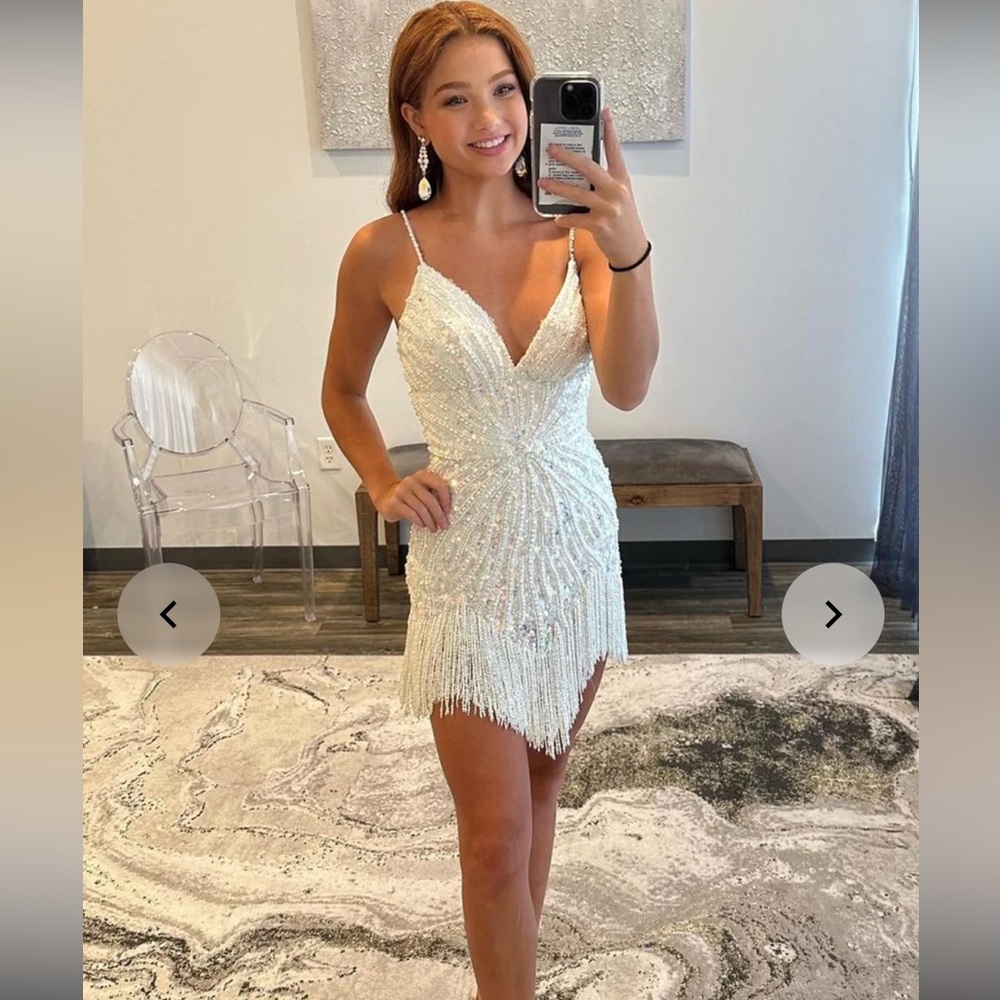 Shedestiny White Beaded V-neck Lace Up Back Cocktail dress with fringes, size 0